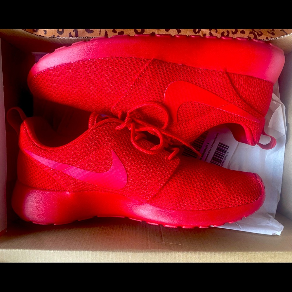 Red Nike Roshe